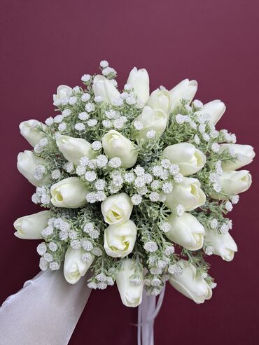Свадебные аксессуары: Свадебный букет из белых тюльпанов и гипсофилы, очень нежный и