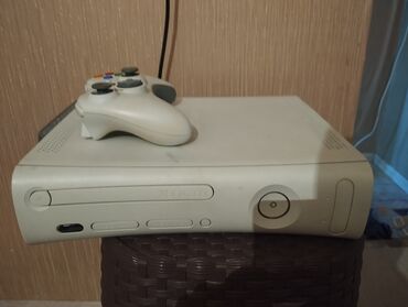 сколько стоит xbox 360: Xbox 360. ev şəraitində işlənib heç bir problemi yoxdur. tam işlək
