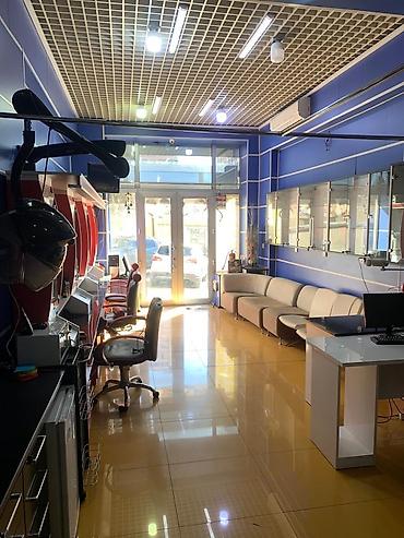 kiraye gence: 48 kv.m bərbərxana icarəyə verilir. Xüsusiyyətlər: - Salon zonası — 9