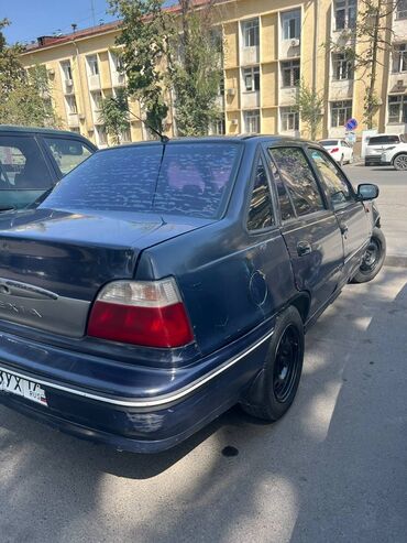 нексия 3 цена в бишкеке: Автомобиль Daewoo Nexia, седан с четырьмя дверями, представлен в