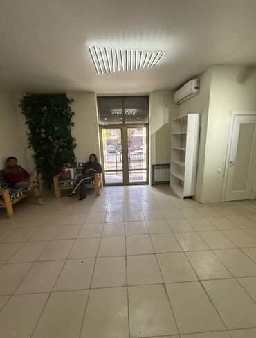 теплый бокс в аренду: Сдаю Офис, 100 м², В жилом комплексе, С отдельным входом, С отдельным сан узлом