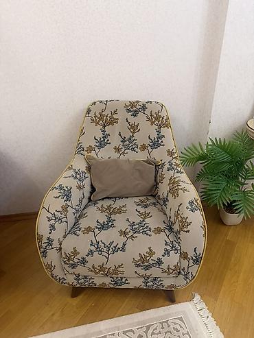 Geniş və rahat oturacaqlı dekorativ kreslo - Model: yumşaq