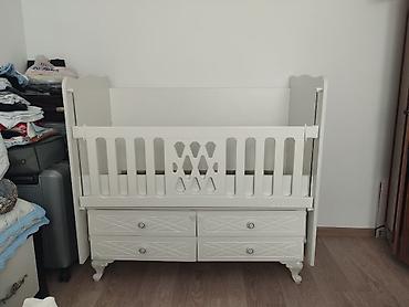 Beşiklər: Qız üçün, İşlənmiş, Dördbucaq, Beşik, Dəst ilə, Matras ilə, Yellənmə mexanizmi ilə — 4