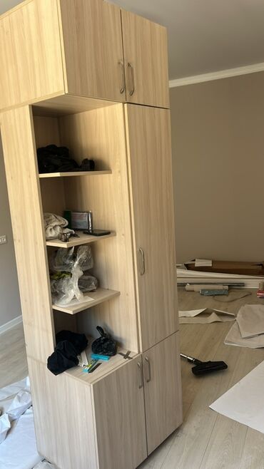 двухъярусная кровать со столом и шкафом внизу: Шкаф для одежды, Прямой, ЛДСП