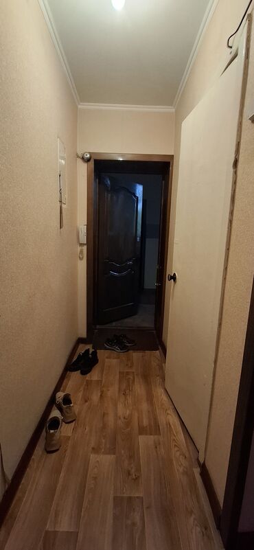3комнатный: 3 бөлмө, 57 кв. м, Хрущевка, 3 кабат, Эски ремонт