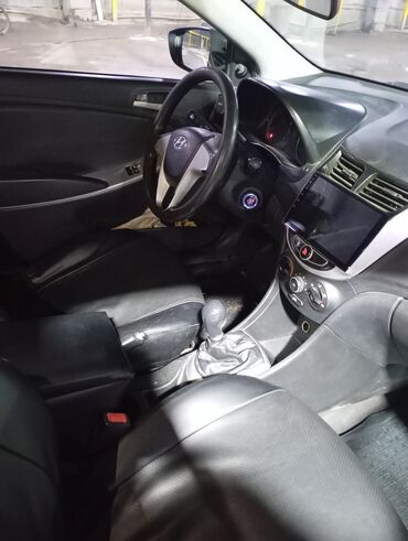 авто форт: Hyundai Solaris: 2013 г., 1.6 л, Механика, Бензин, Седан