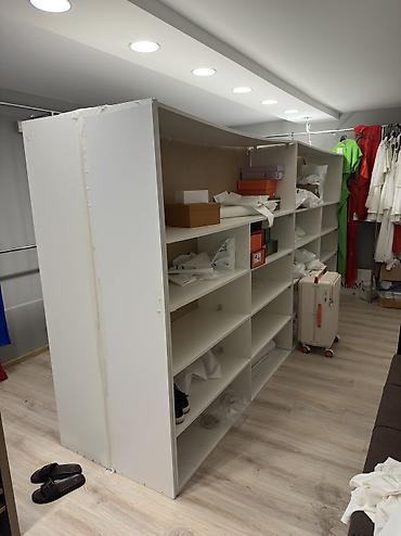 Rəf vitrinləri: Mağaza vitrin rəfi – modul tipli, ağ rəngdə - Material: laminat/LDSP — 2