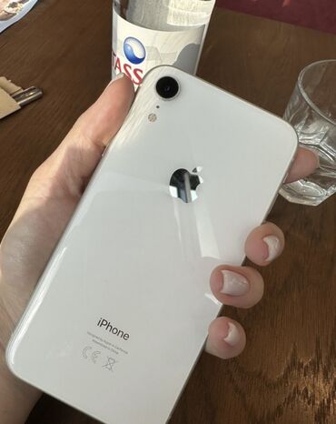 iphone xr корпусе 13: IPhone Xr, Б/у, 64 ГБ, Белый, Чехол, 81 %