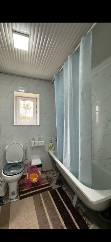 посуточно дом в аренду: 55 м², 3 комнаты, Парковка, Сарай, Забор, огорожен