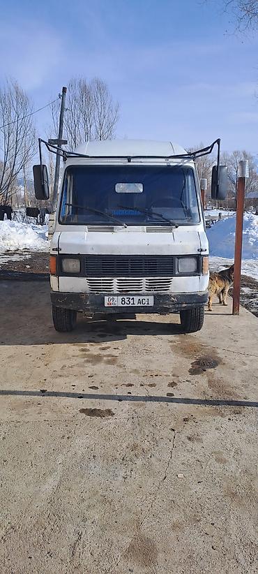 r 21: Грузовой фургон Mercedes-Benz (кабина + бортовая платформа с высокими — 3