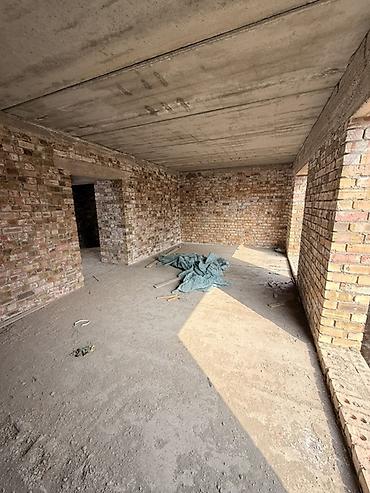 Продажа полдома: Продается просторный кирпичный дом Площадью 200 кв Находится в — 5