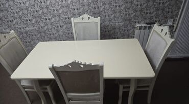на кухню стол и стулья: Mətbəx üçün, İşlənmiş, Dördbucaq masa, 4 stul
