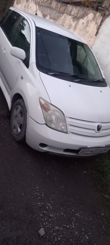 Toyota: Toyota ist: 2003 г., Хэтчбэк