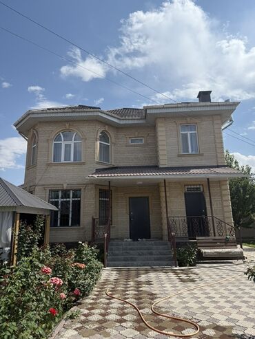 дом с бизнесом: 20 кв. м, Эмереги менен