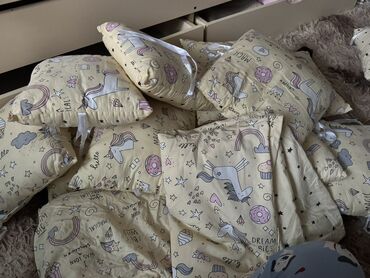 машина кровать: Отдам даром В комплект входят: - Бортики-подушки для кроватки