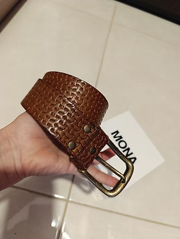Kaiševi: Mona kožni kaiš – braon, reljefni uzorak, masivna kopča - Materijal — 6