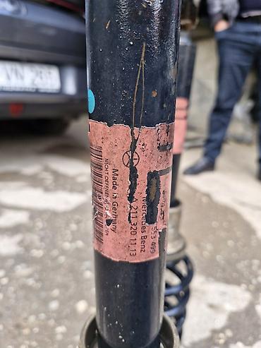 211 nomre: Məhsul: Mercedes-Benz ön amortizator komplekti (yaylı strut cütü) — 2