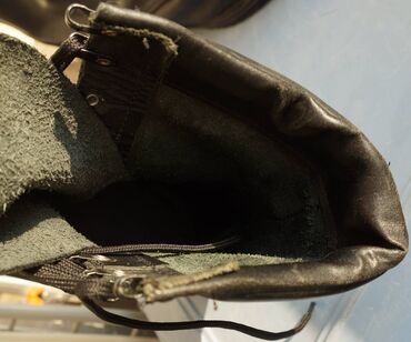 Botinkalar: Hərbi zabit çəkməsi Az işlənmiş hərbi zabit çəkməsi satılır. Ölçüsü — 7