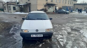 эмблема на авто: Volkswagen Passat: 1990 г., 1.8 л, Механика, Бензин, Универсал