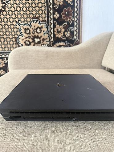 PS4 (Sony PlayStation 4): Игровая консоль Sony PlayStation 4 Pro Модель: CUH-7108B Серия — 7