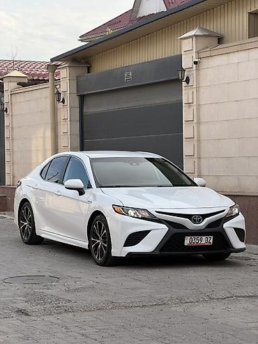 скол: Toyota Camry: 2020 г., 2.5 л, Автомат, Гибрид, Седан — 4