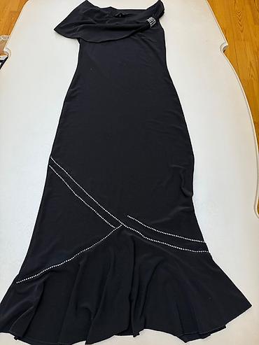 Dəstlər, kostyumlar: Her biri 5 manatdi. M ve ya L olcuduler. Qadın paltarları dəsti 1) — 12