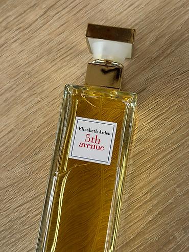 crvene: Elizabeth Arden 5th Avenue je ženski elegantan svež cvetni parfem koji — 6