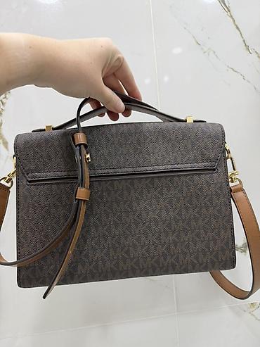 Классические сумки: Сумка Michael Kors с монограммным принтом MK. - Формат — 2