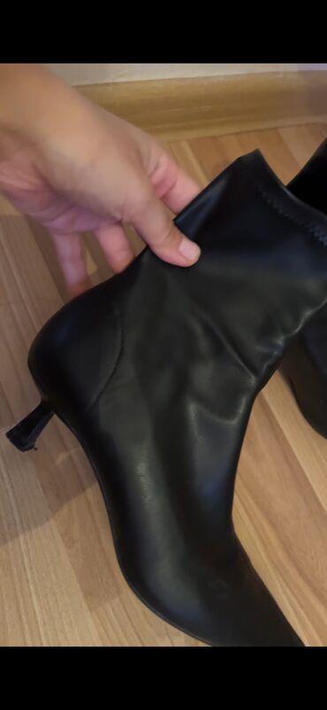 Eynəklər: Zara botinka 37 razmer 
Geyilib — 11