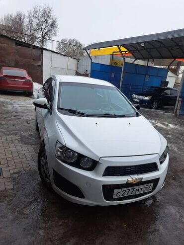 дишовый машины: Chevrolet Aveo: 2015 г., 1.6 л, Механика, Бензин, Седан