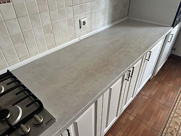 Комплектующие для мебели: Кухонная столешница с раковиной в современном бетонном оттенке — 1