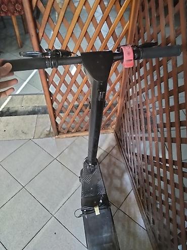 Elektrik nəqliyyatı: Elektrik skuter – qara rəng - Şəhər içi rahat hərəkət üçün kompakt — 2