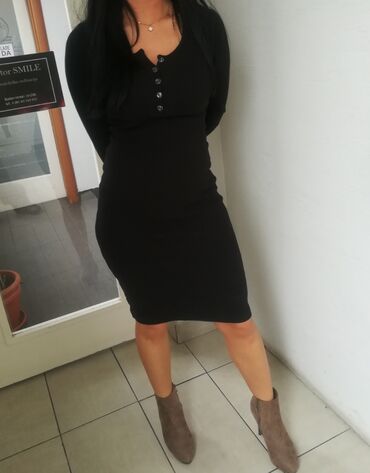 Haljine: Divna haljina rebrasti pamuk sa elastinom Vel S M
Povoljno — 5