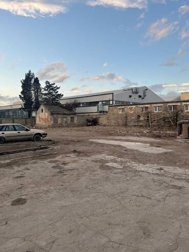 Digər kommersiya daşınmaz əmlakı: Nizami rayonu Babək prospektində,sahəsi 200 kv/m olan, obyekt — 6