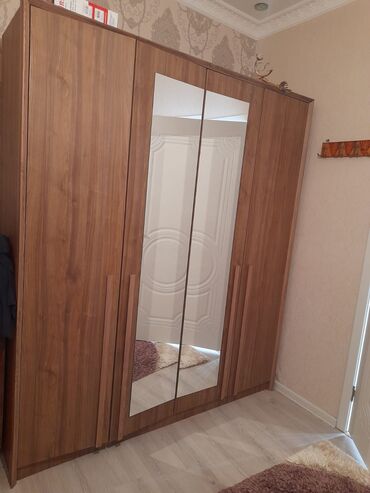 Divanlar: Dolab satilir 200 azn. Yeni kimidir.Olcusu 220/2. Unvan keşle (Gülü)