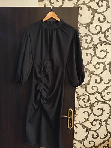 Женская одежда: Qara rəngli qadın paltarı - Model: Dizaltı uzunluq, yüngül oversize — 1