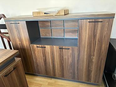 Ofis dəst mebeli: Ofis mebel dəsti Tərkibi: - Direktor masası: geniş iş səthi, kabel — 3