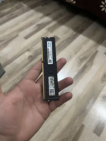 Masaüstü kompüterlər və iş stansiyaları: Operativ yaddaş (RAM) 4 GB, 1333 Mhz, DDR3, PC üçün, İşlənmiş