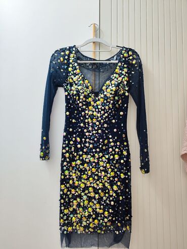 Платья: Вечернее платье, Коктейльное, Короткая модель, С рукавами, Камни, S (EU 36)