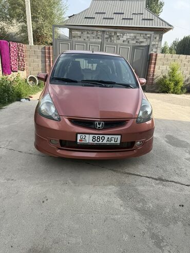вентилятор тайота виш: Хэтчбек Honda Fit бордового цвета с заметными фарами и решеткой