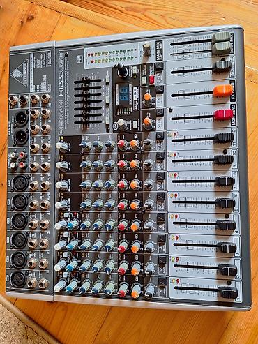 samdanlar ve saat: Behringer XENYX X1222USB mikser - 16 girişli analoq mikser: 6 — 1