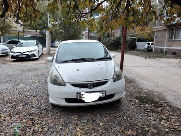 машина 300000 сом: Honda Fit: 2005 г., 1.3 л, Автомат, Бензин, Хэтчбэк