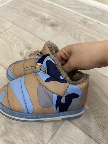Детская обувь: Детские угги. Очень удобные. Состояние отличное