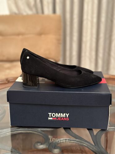 ayaqqabı tommy: Tuflilər, Tommy Hilfiger, Ölçü: 37, rəng - Qara, İşlənmiş