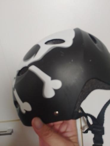 Dodaci za bicikl: Skate/biciklistička kaciga sa motivom lobanje obim 56 cm - Dizajn — 5