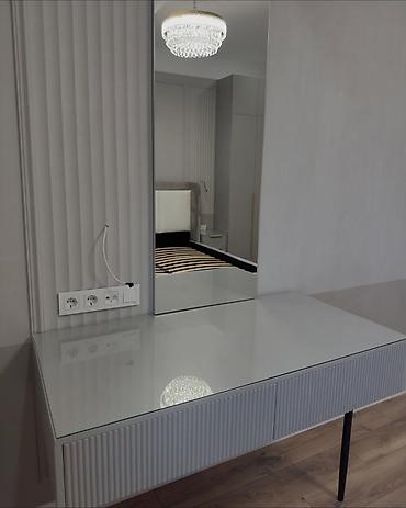 standing mirror: Спальный гарнитур в современном стиле: кровать, прикроватные тумбы — 5