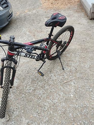 Dağ velosipedləri: STELS MTB dağ velosipedi. 24 Velosiped qara, ağ və qırmızı rəng — 3