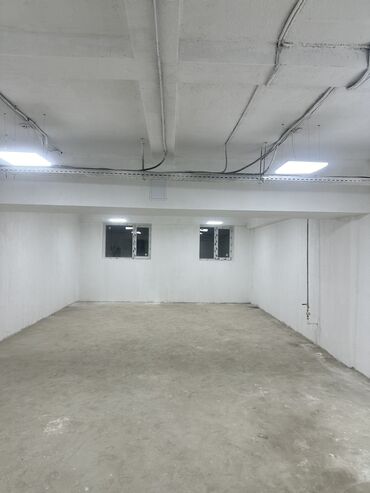 продаю дом бишкек кызыл аскер: Коммерческое помещение 66м2 цокольный этаж. Район Кызыл Аскер