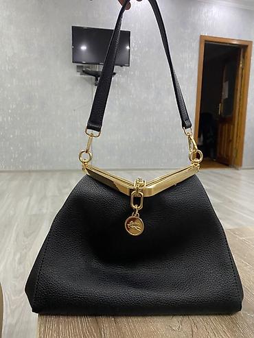 it dasima cantasi: Etro Vela modelində şık qara çanta — Əla vəziyyətdə Tanınmış Etro — 1