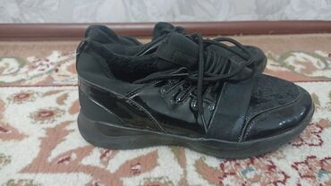 обувь 37: Кроссовки и спортивная обувь